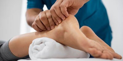 Staw skokowy i rehabilitacja stopy po urazie, kontuzji